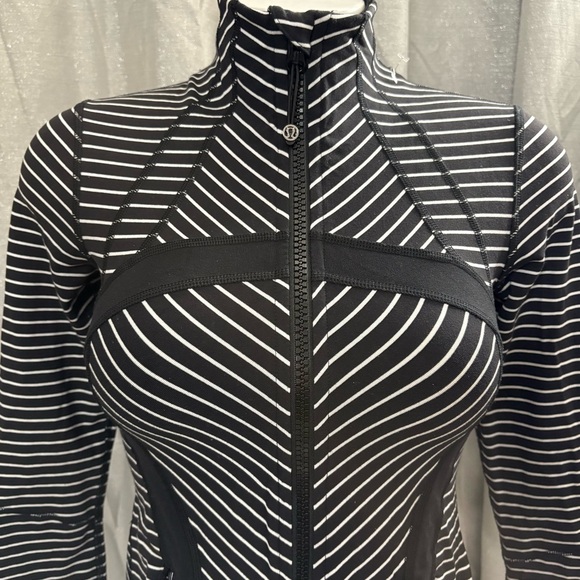 Lululemon Black and White parallel Define Jacket - Picture 2 of 15
